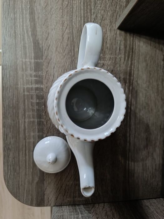 Чайник с крышкой фарфор.