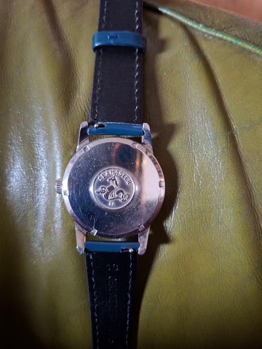 Omega Seamaster
Diematrul: 35 mm fara