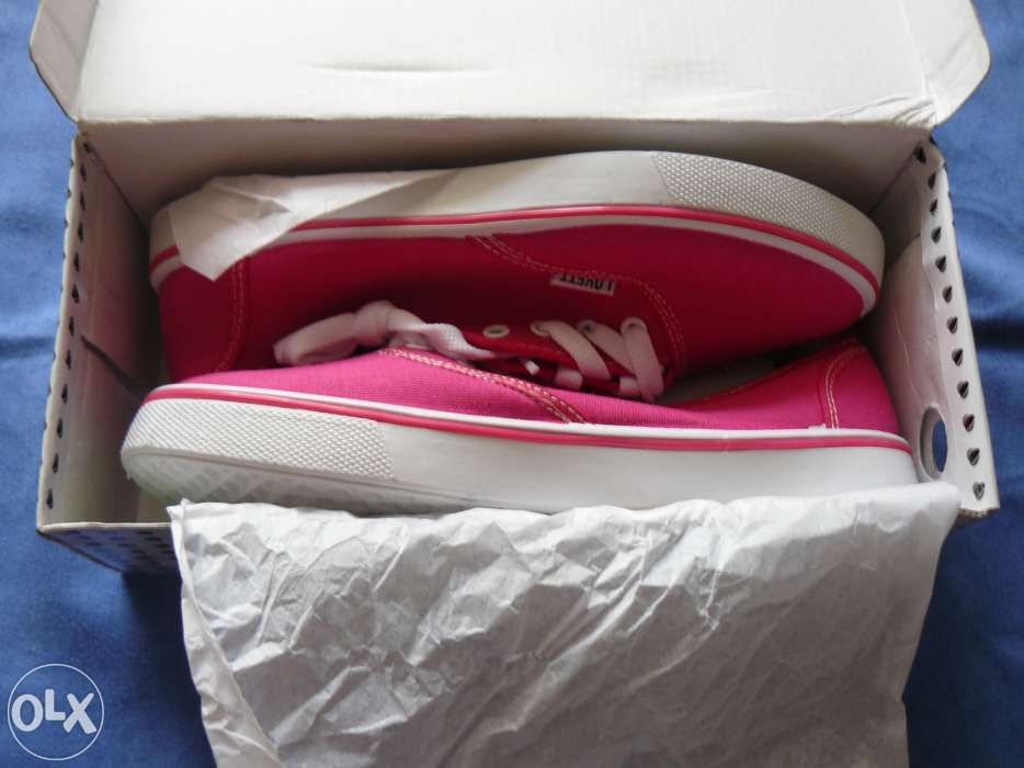 Tenisi unisex sport "LOVETT" de la KELARA,Spania,Culoare Cyclam,nr.39