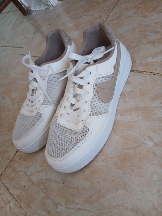 Продам кроссовки