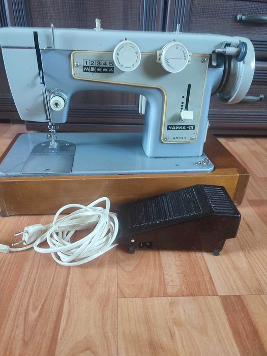 Швейная машинка Чайка
