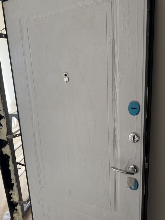Дверь входной продам