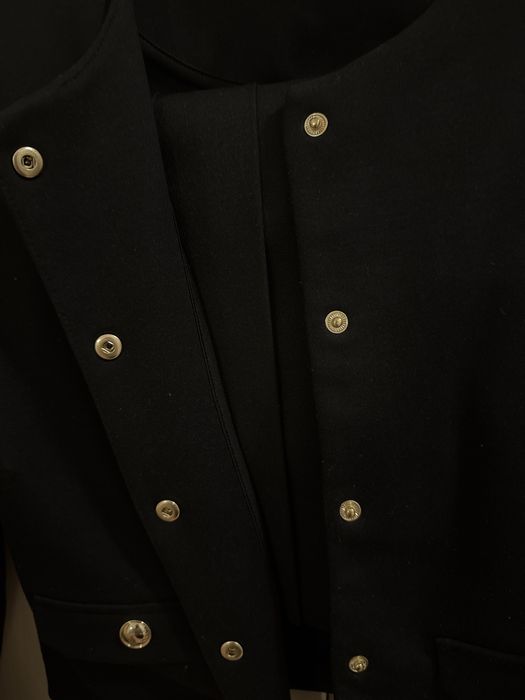 Укороченный черный пиджак