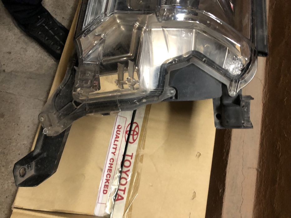 Фара Тойота Лэнд Крузер 200 TLC