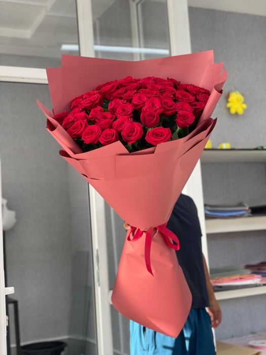 Подарок для неё — 25 роз за 12 500