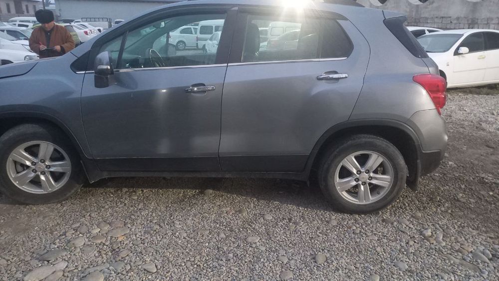 Tracker 1 srochna sotiladi