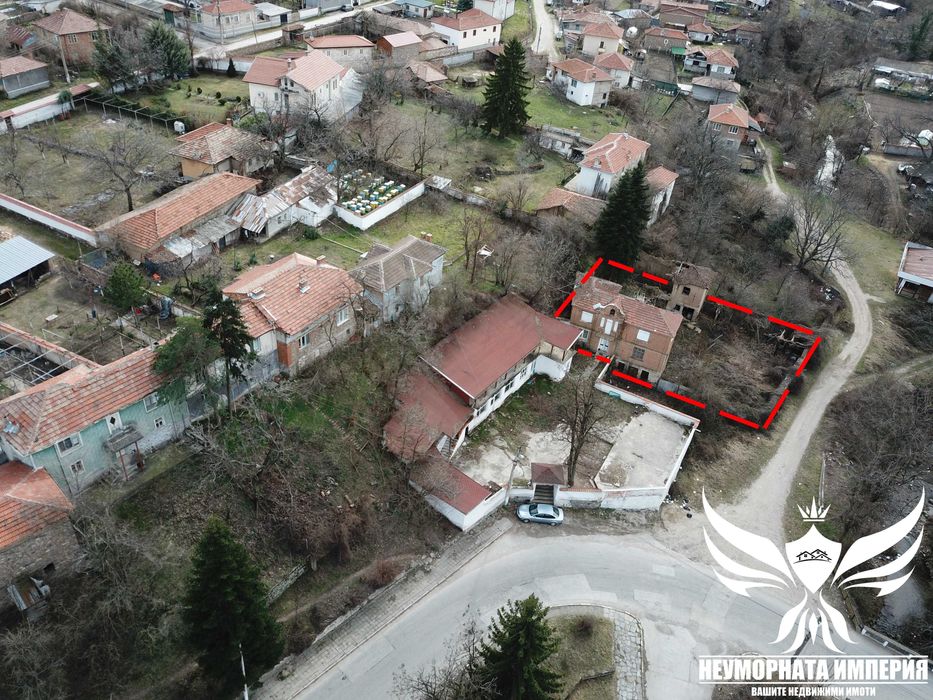 Двуетажна вила/къща 230РЗП с 680кв.м. двор село Тополово, обл.Пловдив