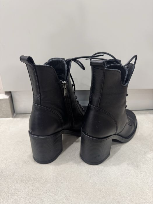 Боти от естествена кожа