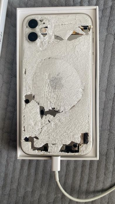 Айфон 11 64 гб ёмкость 83%