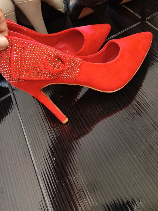 Pantofi cu toc eleganti