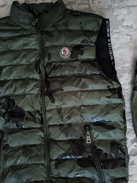 Vând vestă Moncler