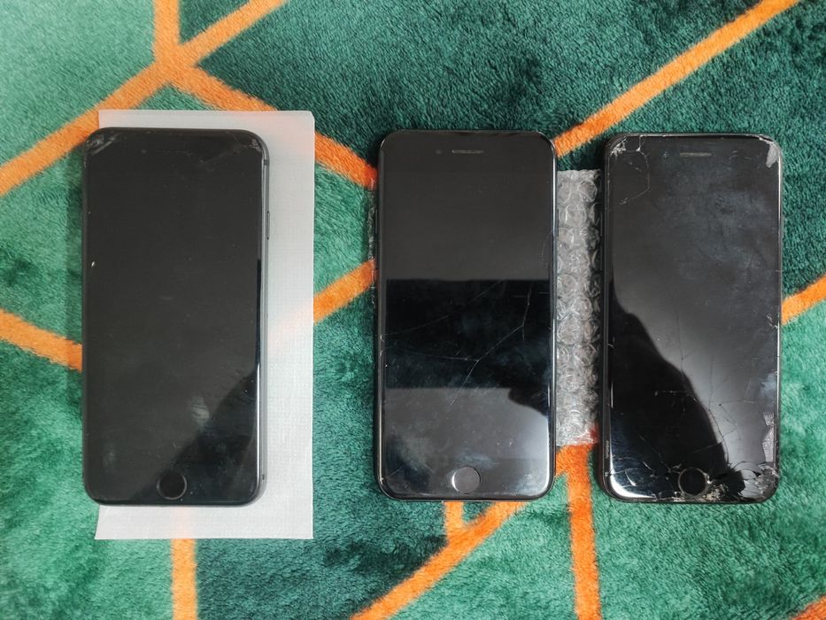 Vând iPhone 8 și 7
