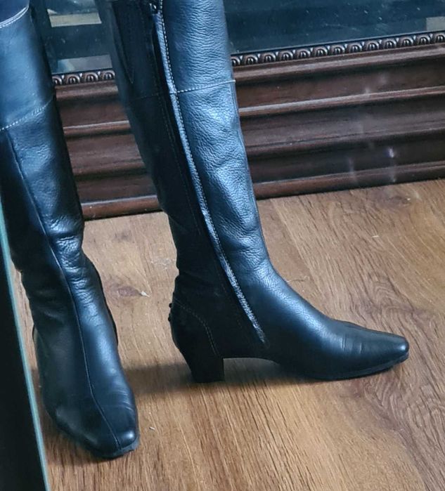 Сапоги женские  продаются