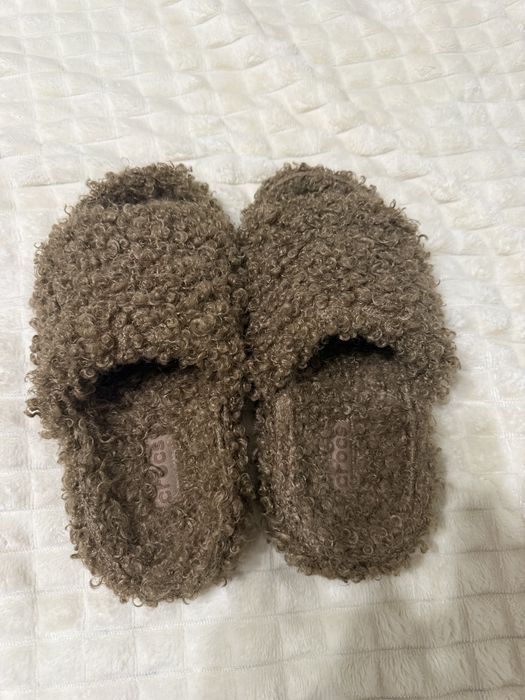 Чехли Crocs.