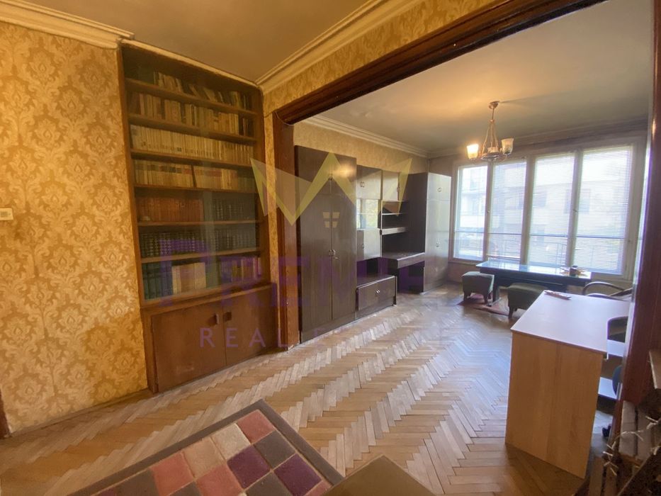 Продава се Двустаен апартамент в София, Център - 60 кв.м за 4984 €/кв.м - Снимка #1