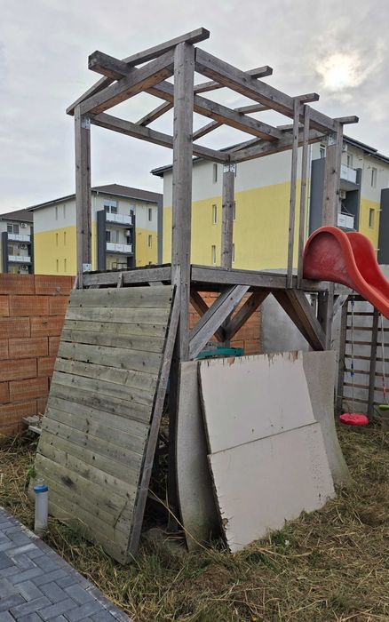 Vand schelet loc de joaca copii