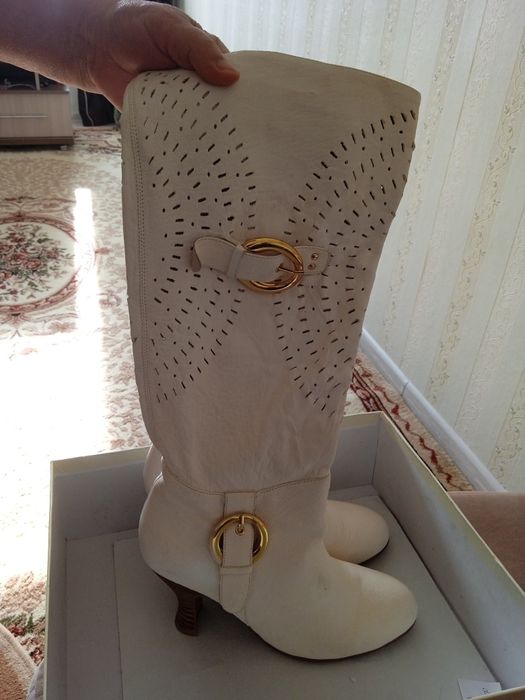 Продам женские сапоги