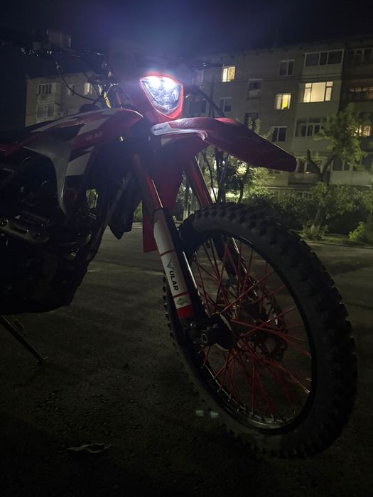 Продам  мотоцикл ULAR F7