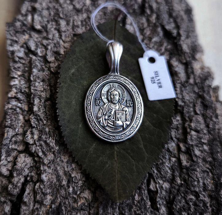 Сребърни медальони и кръстови 
Грамаж 1