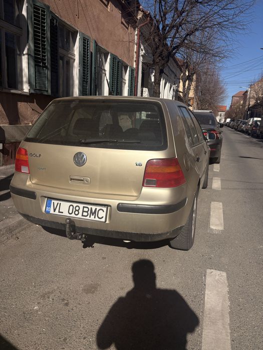 Vand golf 4 1.6 benzina 550€ negociabil