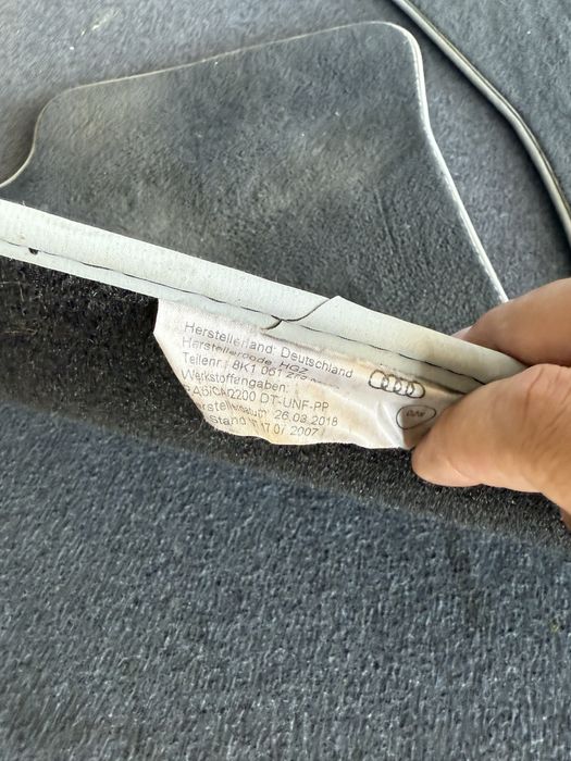 Оригинални предни задни стелки за Audi A4 2008-15 черни с сив кант