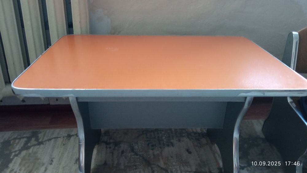 Столик со стульями