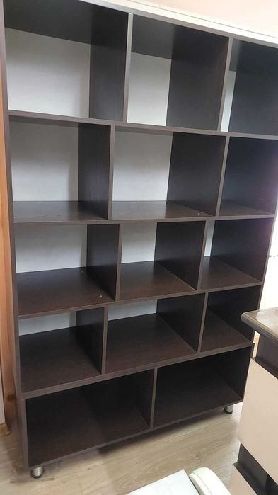 Продам стеллажи.