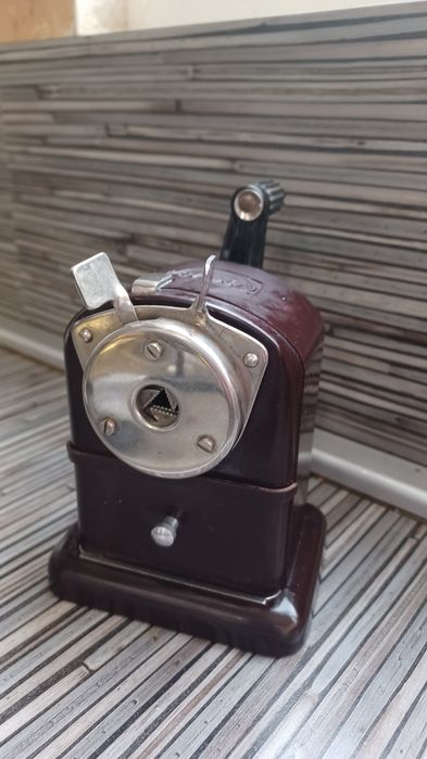 Hema Ретро,бакелитена острилка за моливи,.Настолна