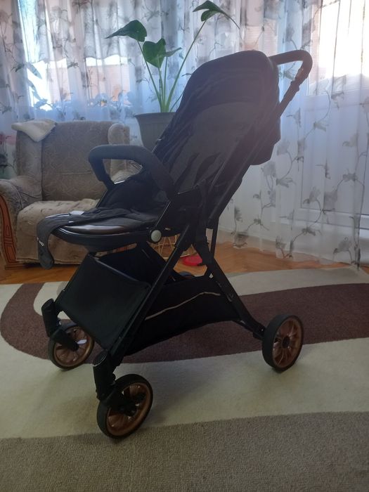 Vând cărucior pentru copii