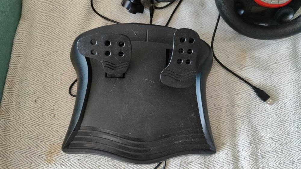 Игровой руль Genius TwinWheel FX