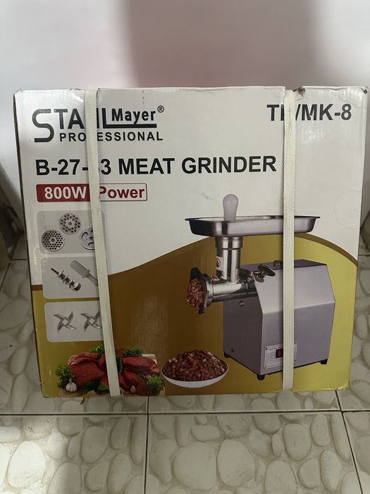 Професионална месомелачка 900 w.