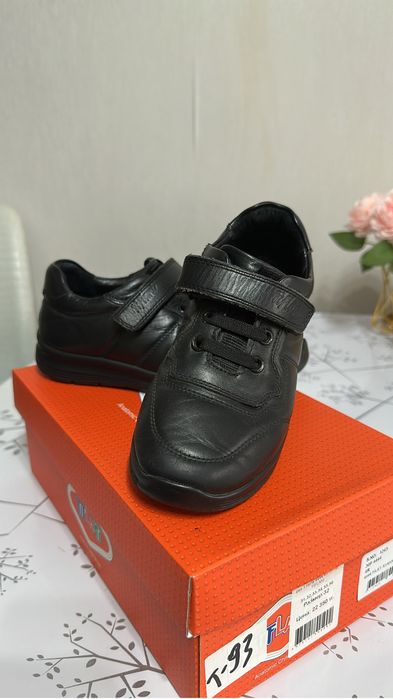 Продам детские кожаные туфли