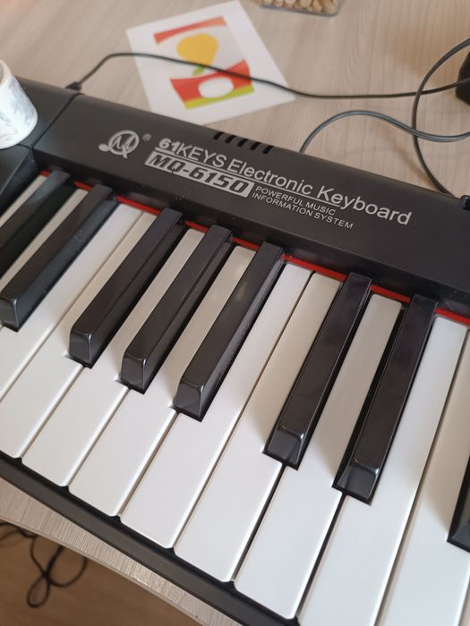 Продам синтезатор