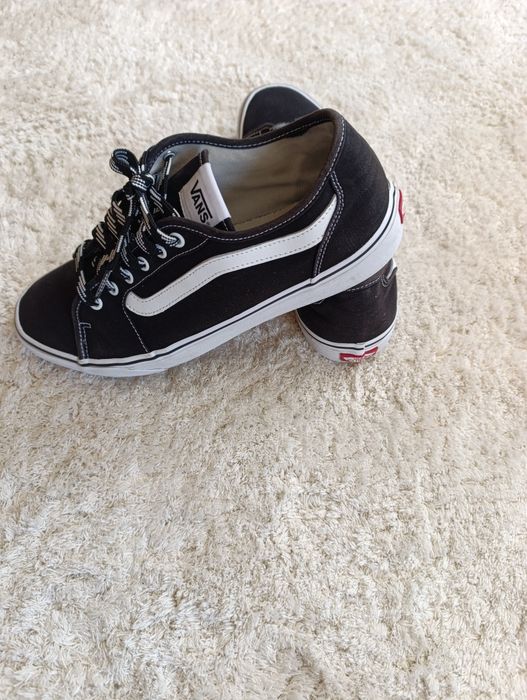 Продавам Кецове Vans