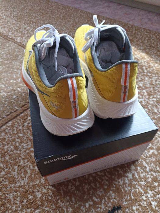 Беговые кроссовки