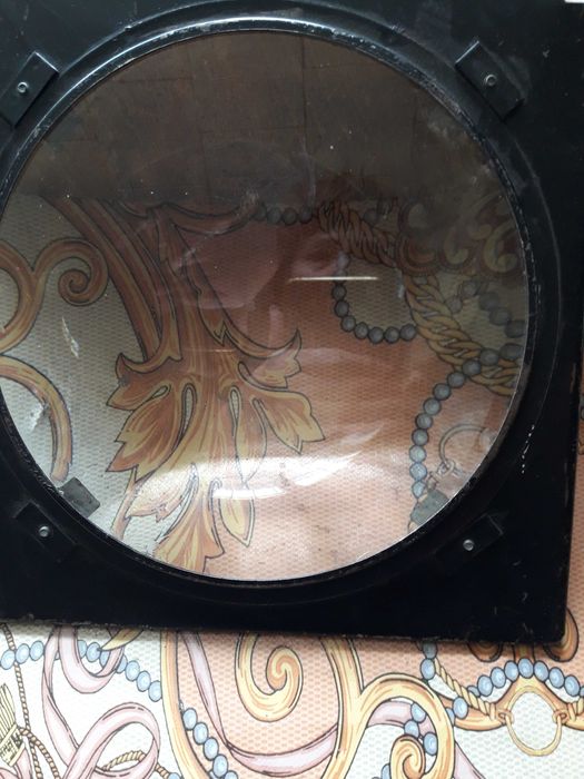 Линза для театрального прожектора