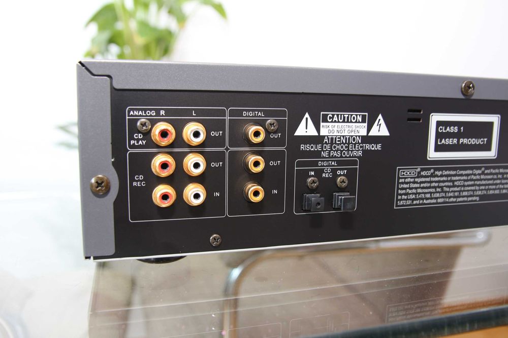 NAD C660 CD - recorder, analog si digital cu telecomanda