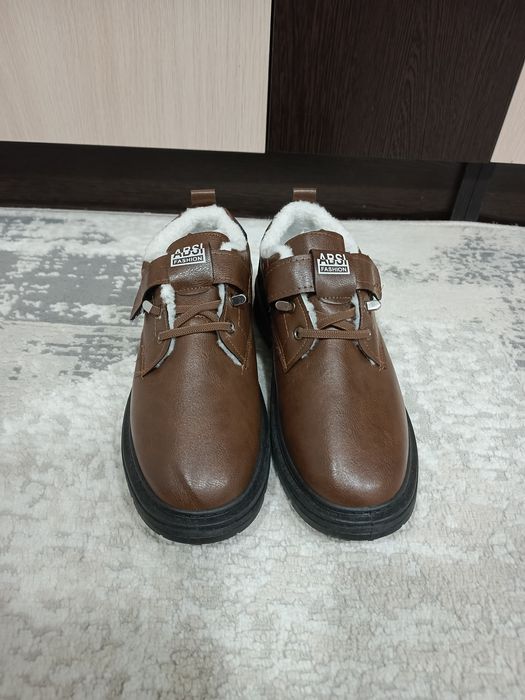 Продам мужские ботинки