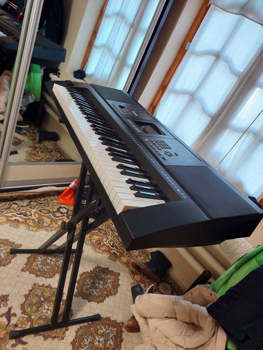 Продам новий синтизатор  профисионалний  срочна