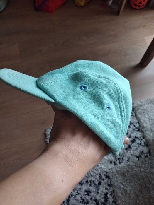 шапка с козирка  ADIDAS за  дете на 1-2 год