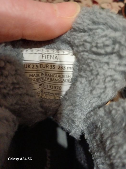 Продавам детски ботуши