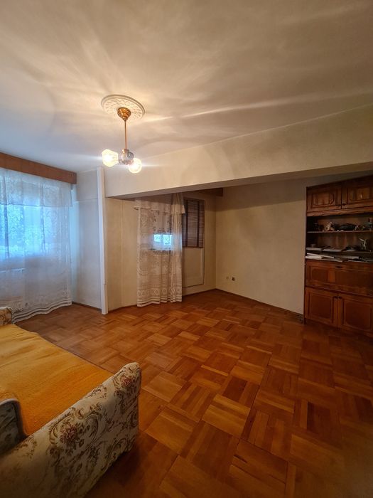 Vind 3camere tiglina 1 etaj3