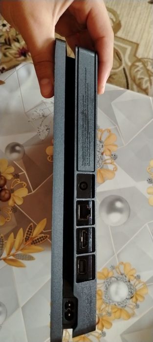 Продам SONY плейстейшн 4 слим