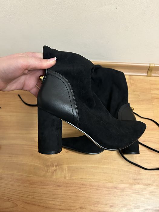 Велурени чизми на ток