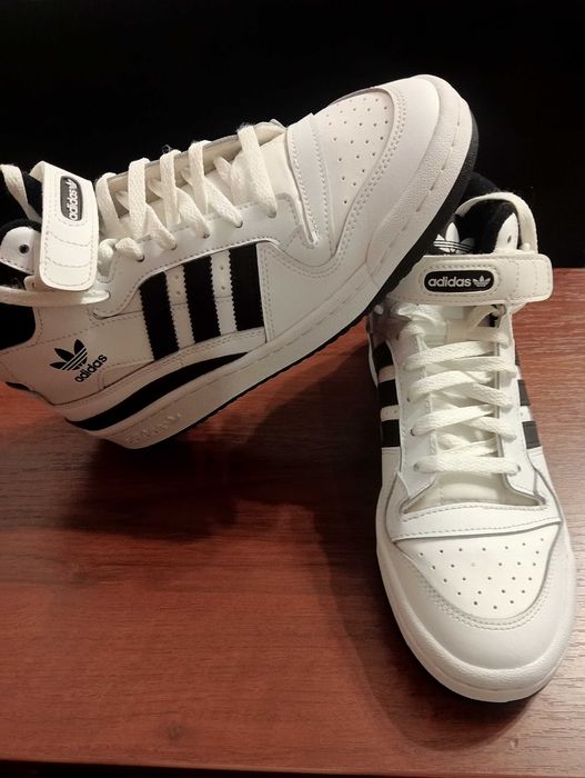 Кроссовки Adidas