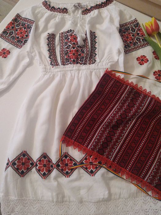 Costum tradițional pentru fete de 4 ani