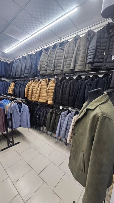 Продаётся бутик с товаром , точка наработаная.