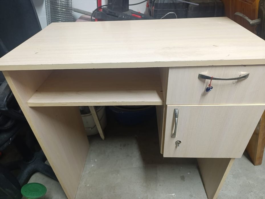 Продам письменный стол