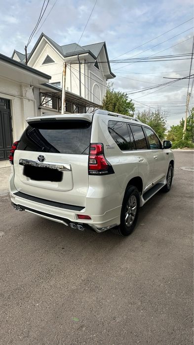 Land crusier prado sotiladi