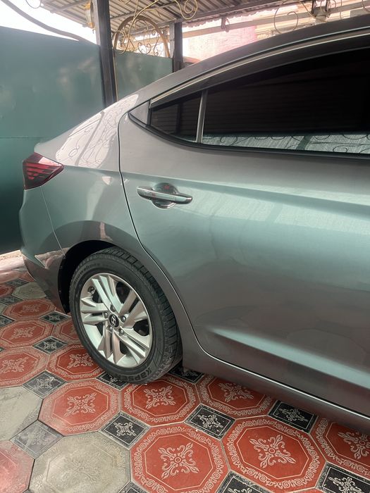 Hyundai Elantra авто